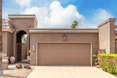 Enjoy this lovely townhouse in Sun Lakes community of Cottonwood on Cottonwood Country Club in Arizona - for sale on GolfHomes.com, golf home, golf lot