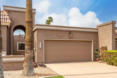 Enjoy this lovely townhouse in Sun Lakes community of Cottonwood on Cottonwood Country Club in Arizona - for sale on GolfHomes.com, golf home, golf lot