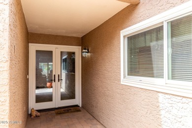 Enjoy this lovely townhouse in Sun Lakes community of Cottonwood on Cottonwood Country Club in Arizona - for sale on GolfHomes.com, golf home, golf lot