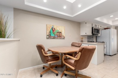 Enjoy this lovely townhouse in Sun Lakes community of Cottonwood on Cottonwood Country Club in Arizona - for sale on GolfHomes.com, golf home, golf lot