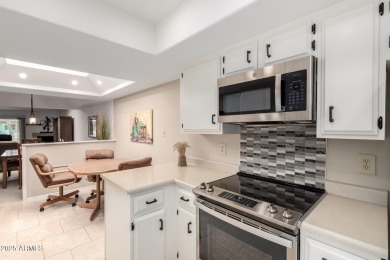 Enjoy this lovely townhouse in Sun Lakes community of Cottonwood on Cottonwood Country Club in Arizona - for sale on GolfHomes.com, golf home, golf lot