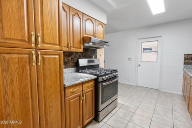 Looking for a HUGE lot? Welcome to this upgraded 2-bedroom on Sun City Lakes West and East in Arizona - for sale on GolfHomes.com, golf home, golf lot