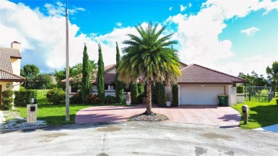 Amazing home FOR SALE located in the prestigious community of on Woodmont Country Club in Florida - for sale on GolfHomes.com, golf home, golf lot