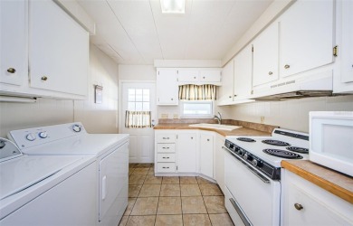**New Price Alert! Incredible Value on This Mobile Home!** on Tarpon Springs Golf Course in Florida - for sale on GolfHomes.com, golf home, golf lot