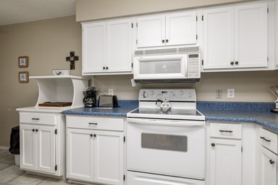 This beautifully maintained end unit is move in ready! From the on Cortez Golf Course in Arkansas - for sale on GolfHomes.com, golf home, golf lot