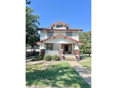 This home is ready for it's next family!  Very comfortable, 4 on Eureka Country Club in Kansas - for sale on GolfHomes.com, golf home, golf lot