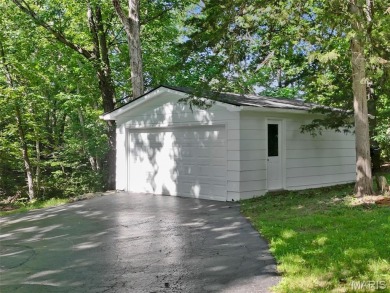 Discover the perfect blend of privacy, nature, and convenience on Incline Village Golf Course in Missouri - for sale on GolfHomes.com, golf home, golf lot
