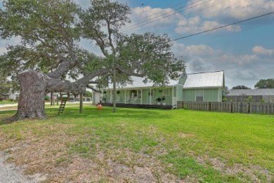 This Quintessential Coastal Cottage is FULLY FURNISHED!!!! This on Rockport Country Club in Texas - for sale on GolfHomes.com, golf home, golf lot