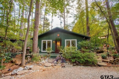 Adorable Hideaway Bungalow Retreat. Welcome to this charming on Hide-A-Way Lake Golf Course in Texas - for sale on GolfHomes.com, golf home, golf lot