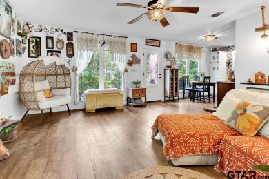 Adorable Hideaway Bungalow Retreat. Welcome to this charming on Hide-A-Way Lake Golf Course in Texas - for sale on GolfHomes.com, golf home, golf lot