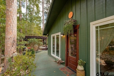 Adorable Hideaway Bungalow Retreat. Welcome to this charming on Hide-A-Way Lake Golf Course in Texas - for sale on GolfHomes.com, golf home, golf lot