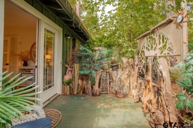 Adorable Hideaway Bungalow Retreat. Welcome to this charming on Hide-A-Way Lake Golf Course in Texas - for sale on GolfHomes.com, golf home, golf lot