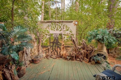 Adorable Hideaway Bungalow Retreat. Welcome to this charming on Hide-A-Way Lake Golf Course in Texas - for sale on GolfHomes.com, golf home, golf lot