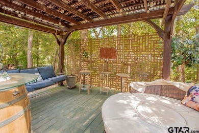 Adorable Hideaway Bungalow Retreat. Welcome to this charming on Hide-A-Way Lake Golf Course in Texas - for sale on GolfHomes.com, golf home, golf lot