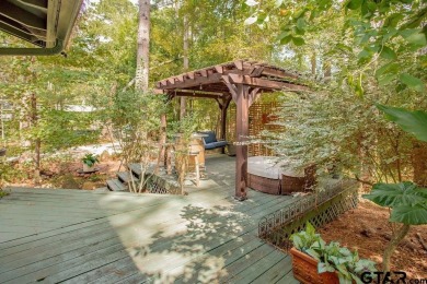 Adorable Hideaway Bungalow Retreat. Welcome to this charming on Hide-A-Way Lake Golf Course in Texas - for sale on GolfHomes.com, golf home, golf lot
