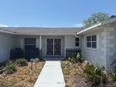 Huge 5 bedroom, 3 bath home located just outside Crystal River on Plantation Inn and Golf Resort  in Florida - for sale on GolfHomes.com, golf home, golf lot
