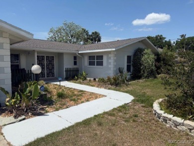 Huge 5 bedroom, 3 bath home located just outside Crystal River on Plantation Inn and Golf Resort  in Florida - for sale on GolfHomes.com, golf home, golf lot