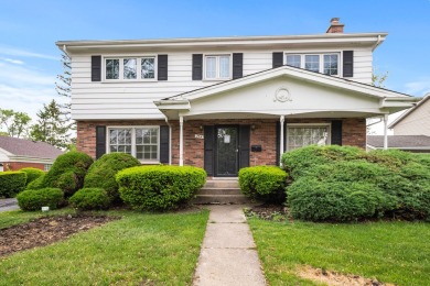 MULTIPLE OFFERS RECEIVED. HIGHEST AND BEST IS DUE MONDAY, June 2 on Coyote Run Golf Course in Illinois - for sale on GolfHomes.com, golf home, golf lot