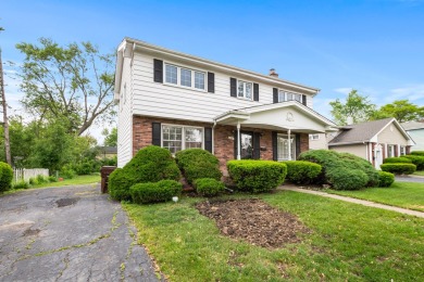 MULTIPLE OFFERS RECEIVED. HIGHEST AND BEST IS DUE MONDAY, June 2 on Coyote Run Golf Course in Illinois - for sale on GolfHomes.com, golf home, golf lot