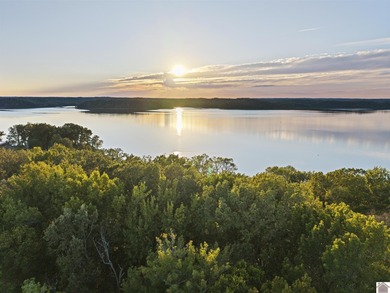 Cute Waterview Bungalow in Shawnee Hills (Blue Springs Area)! on Boots Randolph Golf Course in Kentucky - for sale on GolfHomes.com, golf home, golf lot