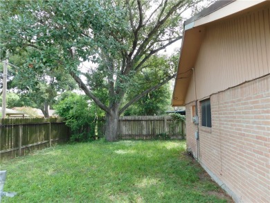 Great Home located near local stores, schools, municipal golf on Alice Municipal Golf Course in Texas - for sale on GolfHomes.com, golf home, golf lot