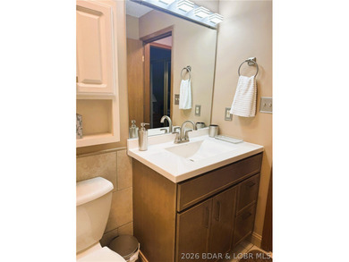 Enjoy effortless lake living in this well-kept, turn-key 1 bed on Sycamore Creek Golf Club in Missouri - for sale on GolfHomes.com, golf home, golf lot