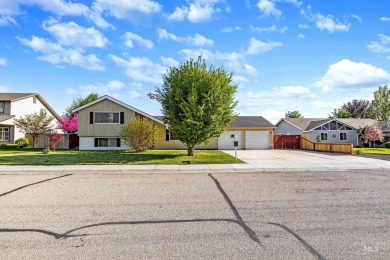 Charming tri-level home in a highly desired subdivision on on Indian Lakes Golf Course in Idaho - for sale on GolfHomes.com, golf home, golf lot