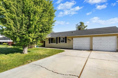 Charming tri-level home in a highly desired subdivision on on Indian Lakes Golf Course in Idaho - for sale on GolfHomes.com, golf home, golf lot
