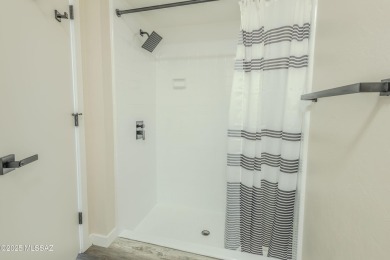 Stunning, completely remodeled townhome in the heart of Green on Country Club of Green Valley in Arizona - for sale on GolfHomes.com, golf home, golf lot