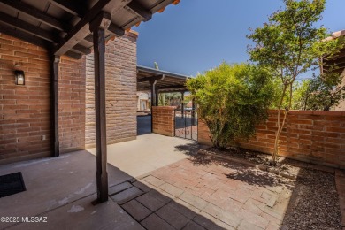 Stunning, completely remodeled townhome in the heart of Green on Country Club of Green Valley in Arizona - for sale on GolfHomes.com, golf home, golf lot