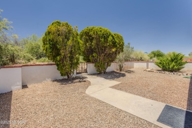Stunning, completely remodeled townhome in the heart of Green on Country Club of Green Valley in Arizona - for sale on GolfHomes.com, golf home, golf lot