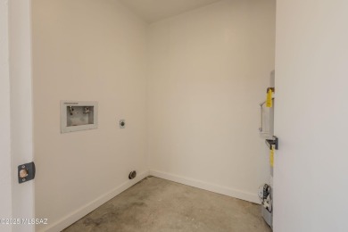 Stunning, completely remodeled townhome in the heart of Green on Country Club of Green Valley in Arizona - for sale on GolfHomes.com, golf home, golf lot