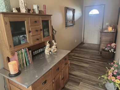 Beautiful Golf Course Living! 3 Beds/ 2 baths/ Open Floor plan on Lynx Golf Course in Ohio - for sale on GolfHomes.com, golf home, golf lot