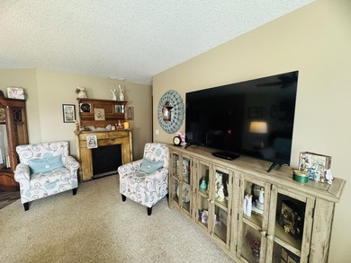 Beautiful Golf Course Living! 3 Beds/ 2 baths/ Open Floor plan on Lynx Golf Course in Ohio - for sale on GolfHomes.com, golf home, golf lot