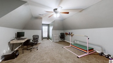 Gorgeous home in Lone Oak has a large fully fenced yard! Inside on Rolling Hills Country Club in Kentucky - for sale on GolfHomes.com, golf home, golf lot