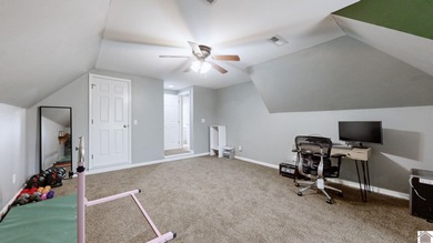 Gorgeous home in Lone Oak has a large fully fenced yard! Inside on Rolling Hills Country Club in Kentucky - for sale on GolfHomes.com, golf home, golf lot