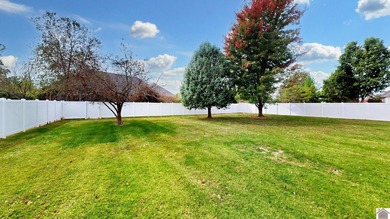 Gorgeous home in Lone Oak has a large fully fenced yard! Inside on Rolling Hills Country Club in Kentucky - for sale on GolfHomes.com, golf home, golf lot