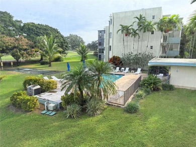 Updated 2-bed, 2-bath condo in a desirable Plantation community on Jacaranda Golf Club in Florida - for sale on GolfHomes.com, golf home, golf lot