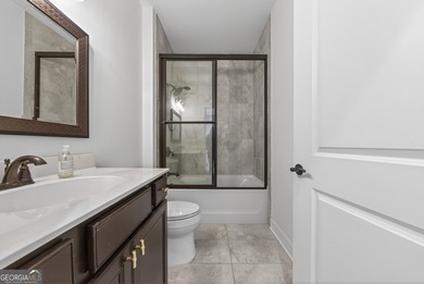 FRESHLY PAINTED INTERIOR! OWNER FINANCING AVAILABLE - INQUIRE on Reynolds Lake Oconee - The Landing in Georgia - for sale on GolfHomes.com, golf home, golf lot