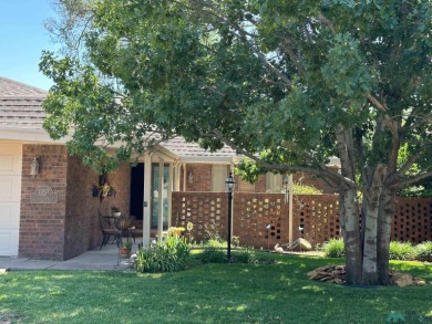 NEW CARPET INSTALLED IN SEPTEMBER!!  This well-maintained home on Chaparral Country Club in New Mexico - for sale on GolfHomes.com, golf home, golf lot