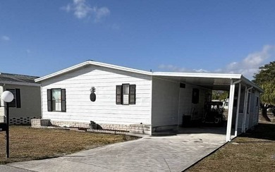 Welcome to your perfect sunny Florida getaway! This beautifully on Sabal Springs Golf and Racquet Club in Florida - for sale on GolfHomes.com, golf home, golf lot