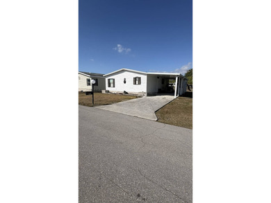 Welcome to your perfect sunny Florida getaway! This beautifully on Sabal Springs Golf and Racquet Club in Florida - for sale on GolfHomes.com, golf home, golf lot