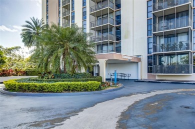 Excellent 1/1.5 in desired Aventura Area with 913 sqft. Ideal on Turnberry Isle Resort and Club in Florida - for sale on GolfHomes.com, golf home, golf lot