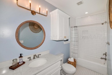 STUNNING HOME ON THE GOLF COURSE IN RIVER FALLS! You'll find on River Falls Par 3 Golf Course and Air Park in Texas - for sale on GolfHomes.com, golf home, golf lot