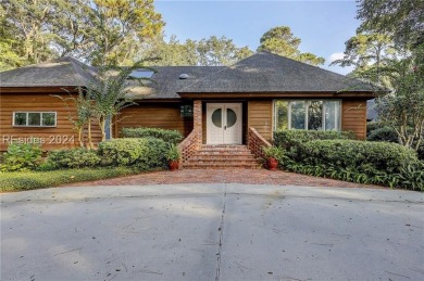 Outstanding opportunity in highly sought-after Spanish Wells on Spanish Wells Club in South Carolina - for sale on GolfHomes.com, golf home, golf lot