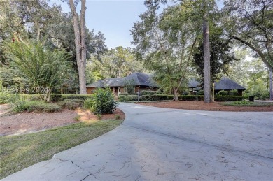 Outstanding opportunity in highly sought-after Spanish Wells on Spanish Wells Club in South Carolina - for sale on GolfHomes.com, golf home, golf lot