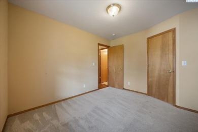 MLS# 284434 This charming 4-bedroom, 2-bath home offers on Canyon Lakes Golf Course in Washington - for sale on GolfHomes.com, golf home, golf lot