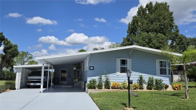 Fully renovated home in Zellwood Station, 2 bedrooms, 2 baths on Zellwood Station Country Club in Florida - for sale on GolfHomes.com, golf home, golf lot