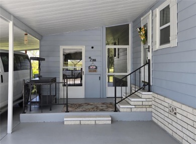Fully renovated home in Zellwood Station, 2 bedrooms, 2 baths on Zellwood Station Country Club in Florida - for sale on GolfHomes.com, golf home, golf lot