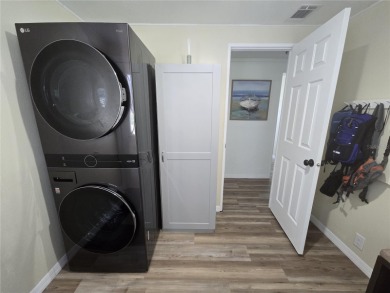 Fully renovated home in Zellwood Station, 2 bedrooms, 2 baths on Zellwood Station Country Club in Florida - for sale on GolfHomes.com, golf home, golf lot